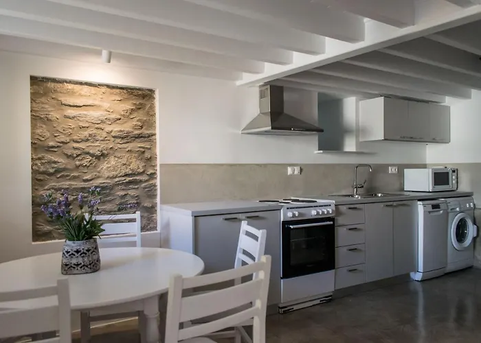 Anthi\'S House Center